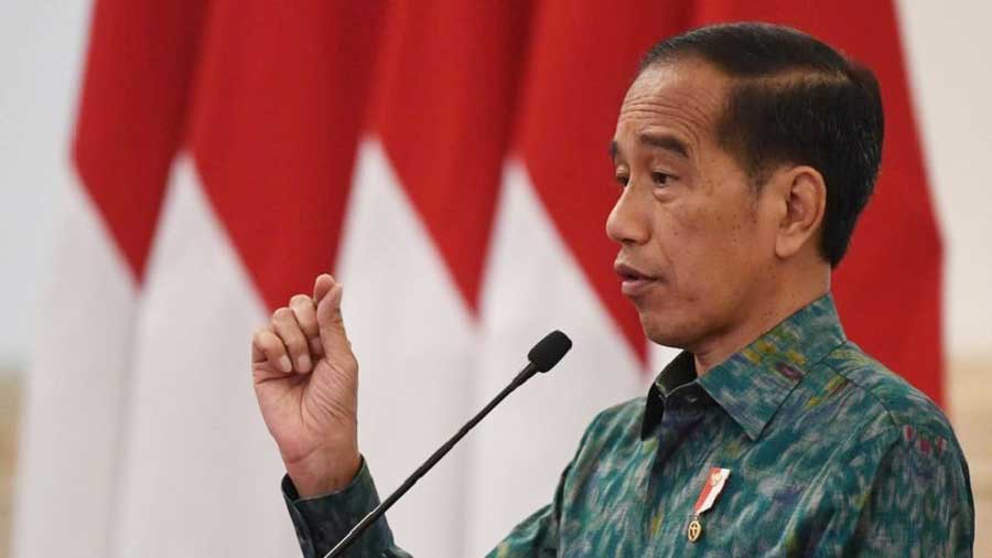 Setelah sukses melakukan hilirisasi untuk komoditas nikel, Jokowi telah mengumumkan larangan ekspor untuk komoditas bauksit mulai Juni tahun