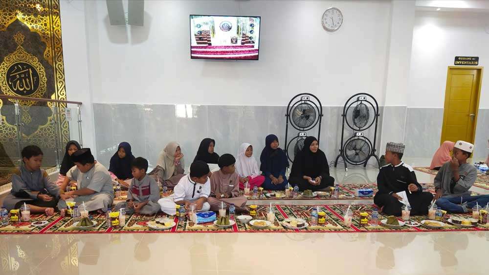 Alisa Khadijah ICMI Mimika Gelar Buka Puasa Bersama Anak Yatim Piatu 2 Memasuki hari ke-21 Ramadhan 1444H, Asosiasi Muslimah Pengusaha Indonesia atau sering disingkat Alisa Khadijah ICMI Kabupaten Mimika
