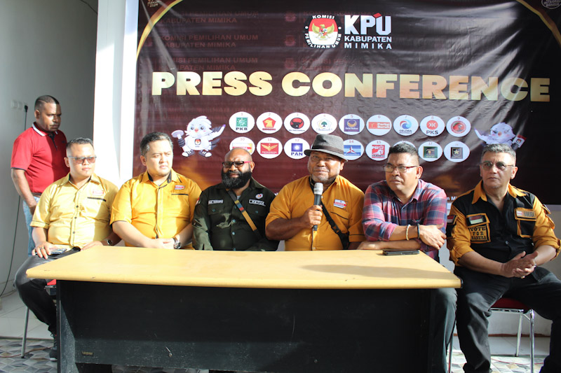 Partai Hanura (Hati Nurani Rakyat) Kabupaten Mimika mengajukan bakal calon anggota legislatif (Bacaleg) Pemilu 2024 di KPU Mimika, Minggu (14/5/2023).