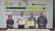 Kadis (Kepala Dinas) Kesehatan Kabupaten Mimika,  Provinsi Papua Tengah, Reynold Rizal Ubra Rabu (5/7/2023) menyerahkan data Riset Kesehatan Dasar (Riskesdas) Mini Kabupaten Mimika TA. 2022 kepada Badan Kebijakan Pembangunan Kesehatan BKPK.