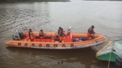 Dua Korban tenggelamnya Perahu Nelayan di Muara Porsite, Distrik Mimika Timur (Miktim) Kabupaten Mimika, Papua Tengah  yang dicari tim SAR gabungan di hari kedua Senin (10/7/2023) belum ditemukan.