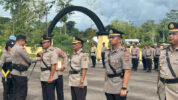 Kapolres Mimika, AKBP I Gede Putra memimpin upacara serah terima jabatan (Sertijab) 4 pejabat baru di tubuh Polres Mimika, Polda Papua.