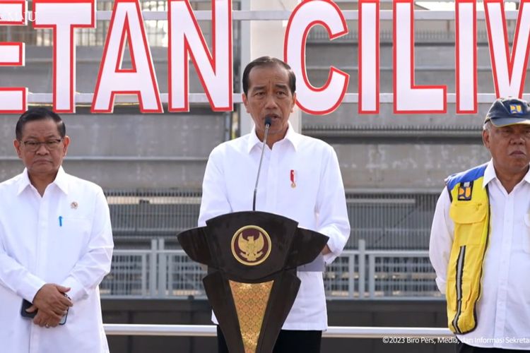 Presiden Joko Widodo memerintahkan jajarannya menangani bencana kekeringan dan kelaparan yang terjadi di Kabupaten Puncak, Provinsi Papua Tengah. Hal itu diungkapkan Jokowi pasca meresmikan sodetan Ciliwung-Kanal Banjir Timur di Jakarta Timur, Senin (31/7/2023).