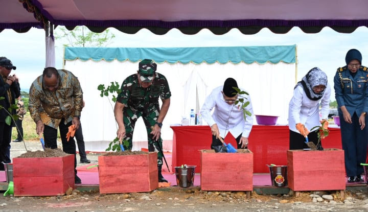 Wakil Presiden (Wapres) KH. Ma’ruf Amin Kamis (13/7) mengunjungi lokasi yang akan dijadikan sebagai pusat pemerintahan Pemerintah Provinsi (Pemprov) Papua Tengah di Nabire ibukota Provinsi Papua Tengah.