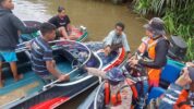 Kantor SAR (Pencarian dan Pertolongan) Timika melalui Pos Pencarian dan Pertolongan Asmat Sabtu (05/08/2023) sore melaporkan, satu dari dua penumpang Speedboat terjatuh dan tenggelam di Perairan Distrik Siret, Kabupaten Asmat, Papua Selatan.