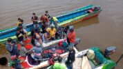 Korban tenggelam akibat terjatuh dari Speedboat di Perairan Kabupaten Asmat tepatnya di Distrik Siret bernama Amirudin (45) akhirnya ditemukan pada Minggu (06/08/2023) sekitar Pukul 13:25 WIT dalam kondisi meninggal dunia.