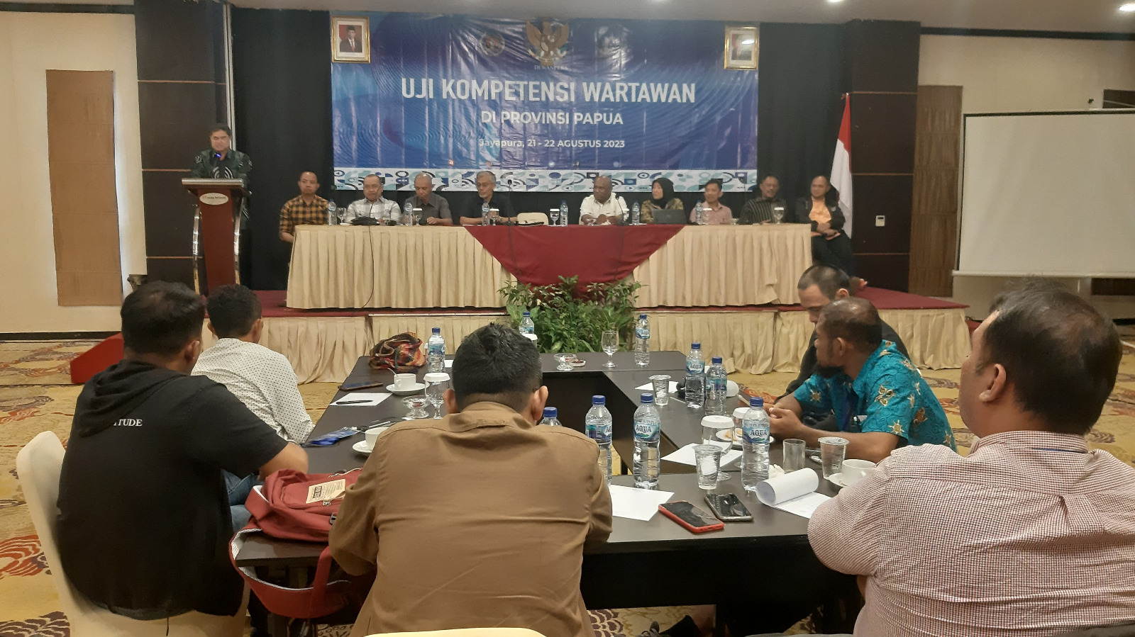 PWI (Persatuan Wartawan Indonesia) Provinsi Papua meminta Dewan Pers, Kementerian Perencanaan Pembangunan Nasional (PPN) dan Badan Perencanaan Pembangunan Nasional (Bappenas) untuk di 2024 mendatang memfasilitasi kegiatan pelatihan jurnalistik dan Ujian Kompetensi Wartawan (UKW) di Tanah Papua, khusus di Daerah Otonom Baru (DOB).