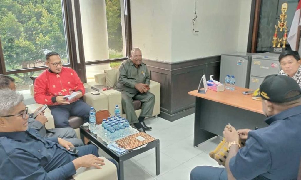 Terima Kunjungan Komisi A DPRD Mimika, Aldi Padua : Serapan Anggaran Kesra Capai 30 Persen 2 bacc1a75963f69e66ce96132923046ffc5ddf1d28640b457096ac46784979076.0