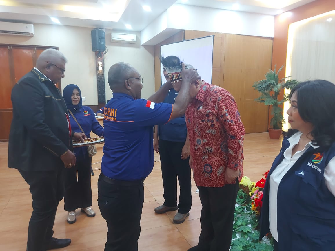 Ketua KORMI Nasional, Hayono Isma melantik Wakil Bupati Mimika, Johannes Rettob sebagai Ketua KORMI Provinsi Papua Tengah dan