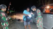 Pihak TNI khususnya Satgas Pamtas RI-PNG Yonif 122/Tombak Sakti Pos Sawiyatami melakukan razia kendaraan di jalan lintas Trans Papua