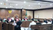 Empat terdakwa kasus korupsi pembangunan rumah ibadah gereja Kingmi Mile 33 dijatuhi vonis penjara oleh Pengadilan Tipikor Jakarta