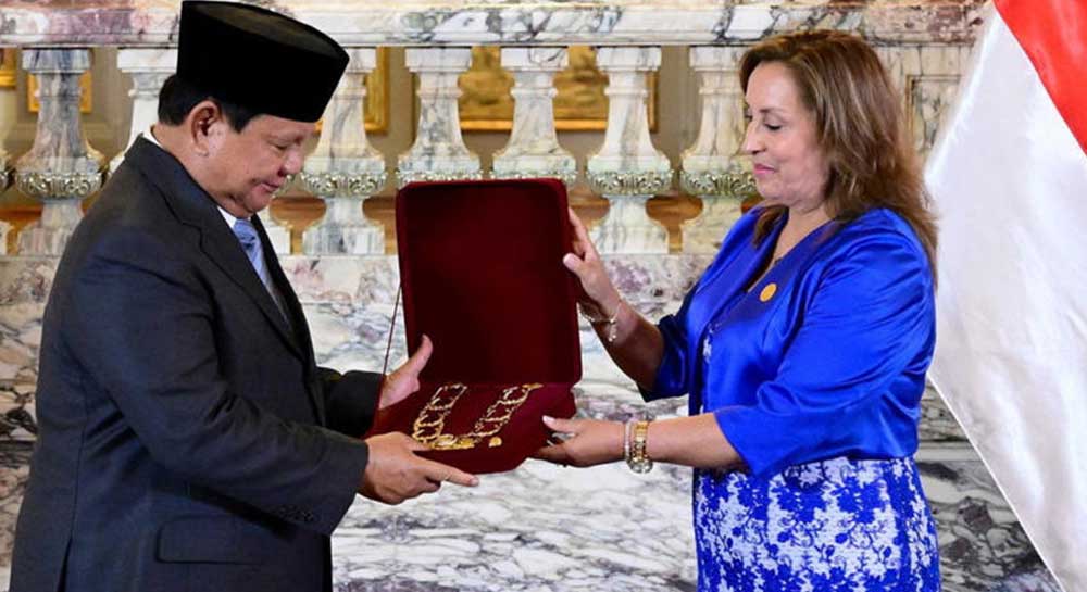 Pemerintah Peru Beri Penghargaan Anugerah Kehormatan Tertinggi ke Presiden Prabowo 2 Pemerintah Peru memberikan penghargaan anugerah kehormatan tertinggi “Grand Cross of the Order of the Sun of Peru” ke Prabowo Subianto.
