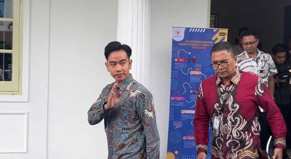 Layanan pengaduan Lapor Mas Wapres, yang dibuka di Istana Wakil Presiden langsung di cek Wakil Presiden Gibran Rakabuming Raka.