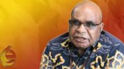 Bupati Puncak Elvis Tabuni menjadi sasaran kabar hoaks di media sosial saat pesawat Reven Global Transport jenis C208B dengan nomor