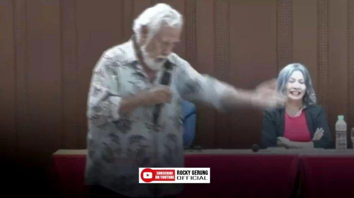 Filsuf publik Indonesia, Rocky Gerung mendapat tamparan keras dari eks Presiden Timor Leste, Xanana Gusmao saat mereka berdua sedang