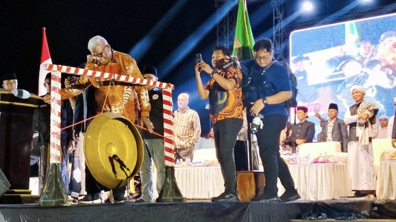 Ribuan Warga Hadiri Pengajian Umum Peringati HUT KKMBM Mimika dan Pengukuhan Pengurus 3 Ribuan Warga Mimika asal Madura yang tergabung di organisasi Kerukunan Keluarga Madura Bersatu Mimika (KKMBM) menghadiri