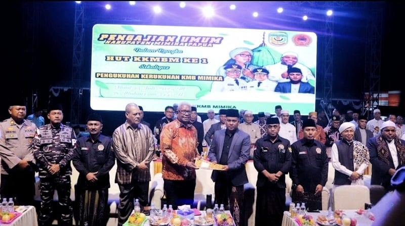 Ribuan Warga Hadiri Pengajian Umum Peringati HUT KKMBM Mimika dan Pengukuhan Pengurus 7 Ribuan Warga Mimika asal Madura yang tergabung di organisasi Kerukunan Keluarga Madura Bersatu Mimika (KKMBM) menghadiri