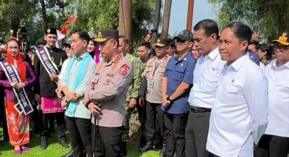 Bulog Diminta Wapres Gibran Rakabuming Inovatif Serap Hasil Panen Petani 2 Badan Urusan Logistik (Bulog) diminta agar inovatif dalam menyerap hasil panen para petani. Hal ini supaya petani tetap semangat menanam padi